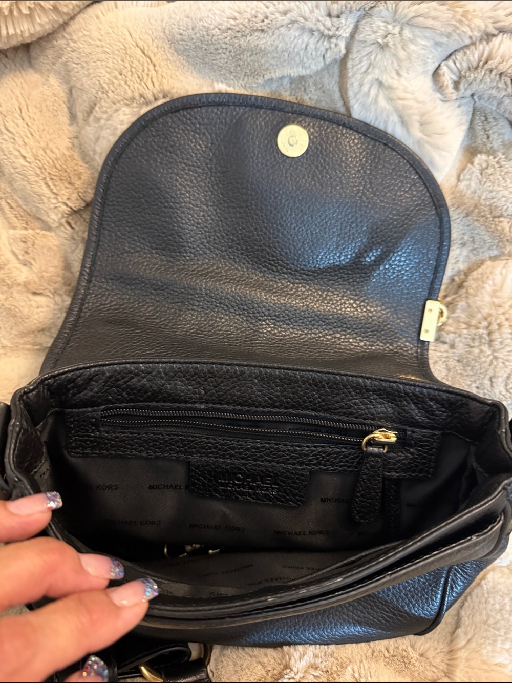 Michael Kors Black Leather Crossbody with Gold Chain Detail-Vintage Rare - Picture 8 of 9